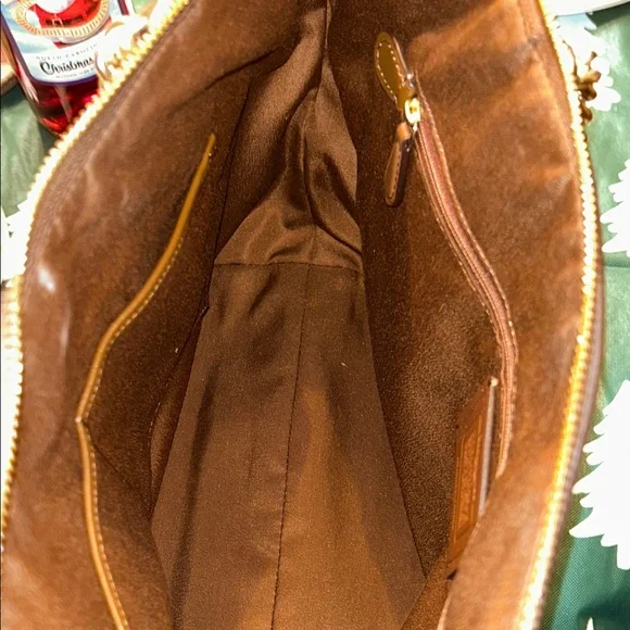 NWOT Coach Tan Signature Tote with Gold Hang Tag - Picture 7 of 8